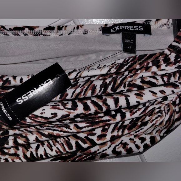 Express Smooth Matte Jersey Draped Front Tie Split Open Back Top Animal Print XS - Picture 3 of 6